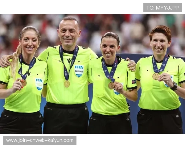 欧洲杯裁判技术支持系统得到升级并首次应用,欧洲杯决赛裁判选派 欧洲杯裁判技术支持系统得到升级并首次应用,欧洲杯决赛裁判选派