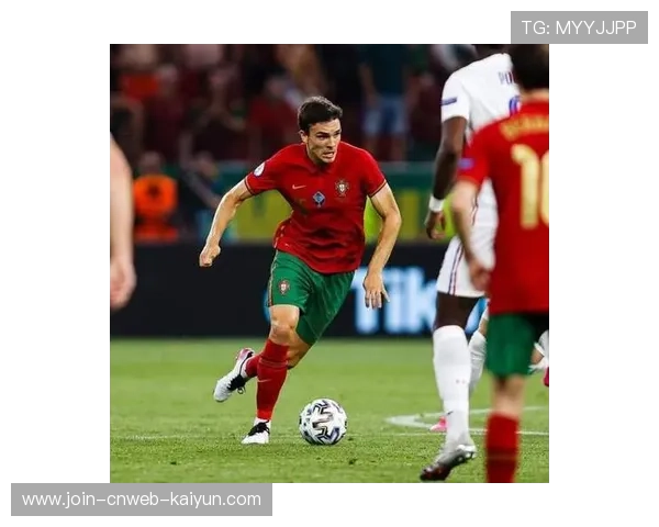 富勒姆通过侧翼压上创造早期机会：精妙战术解析