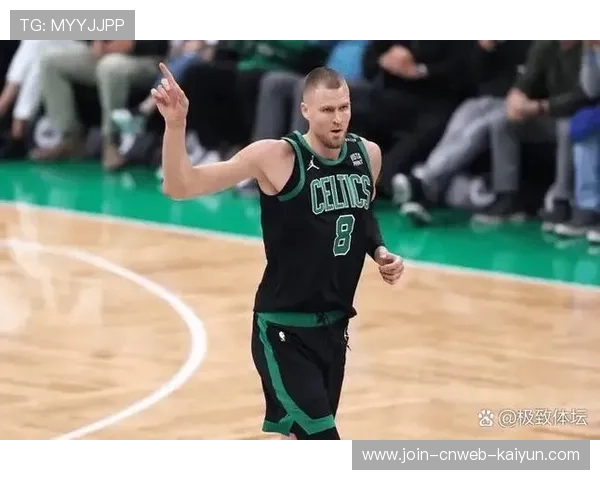 波尔津吉斯冲板补扣，绿军禁区也能打，波尔津吉斯在哪个队2020