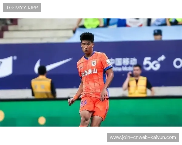 泰山队彭啸禁区外封堵单刀,崔康熙赞其防守覆盖面巨大 泰山队彭啸禁区外封堵单刀,崔康熙赞其防守覆盖面巨大